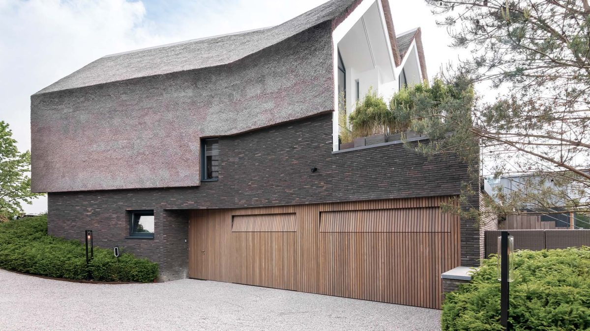 Villa met dubbele garagedeur