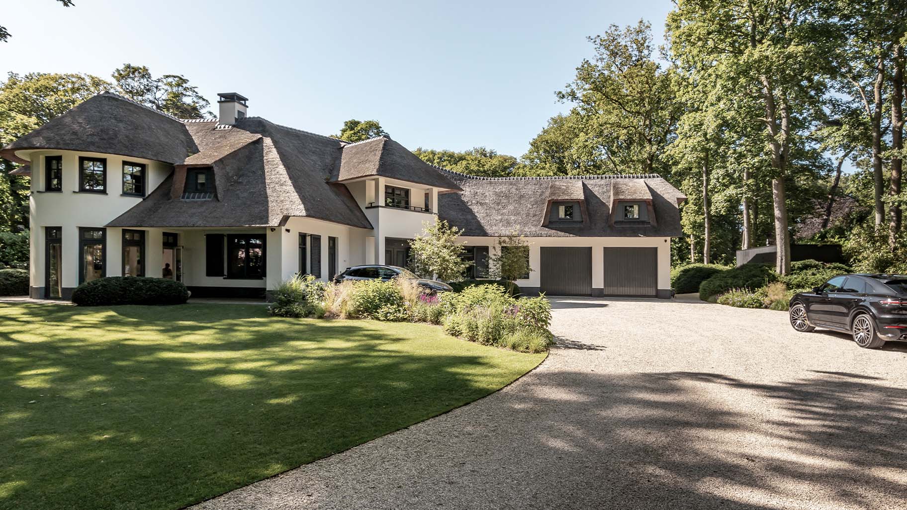 Houten garagedeuren op maat gemaakt