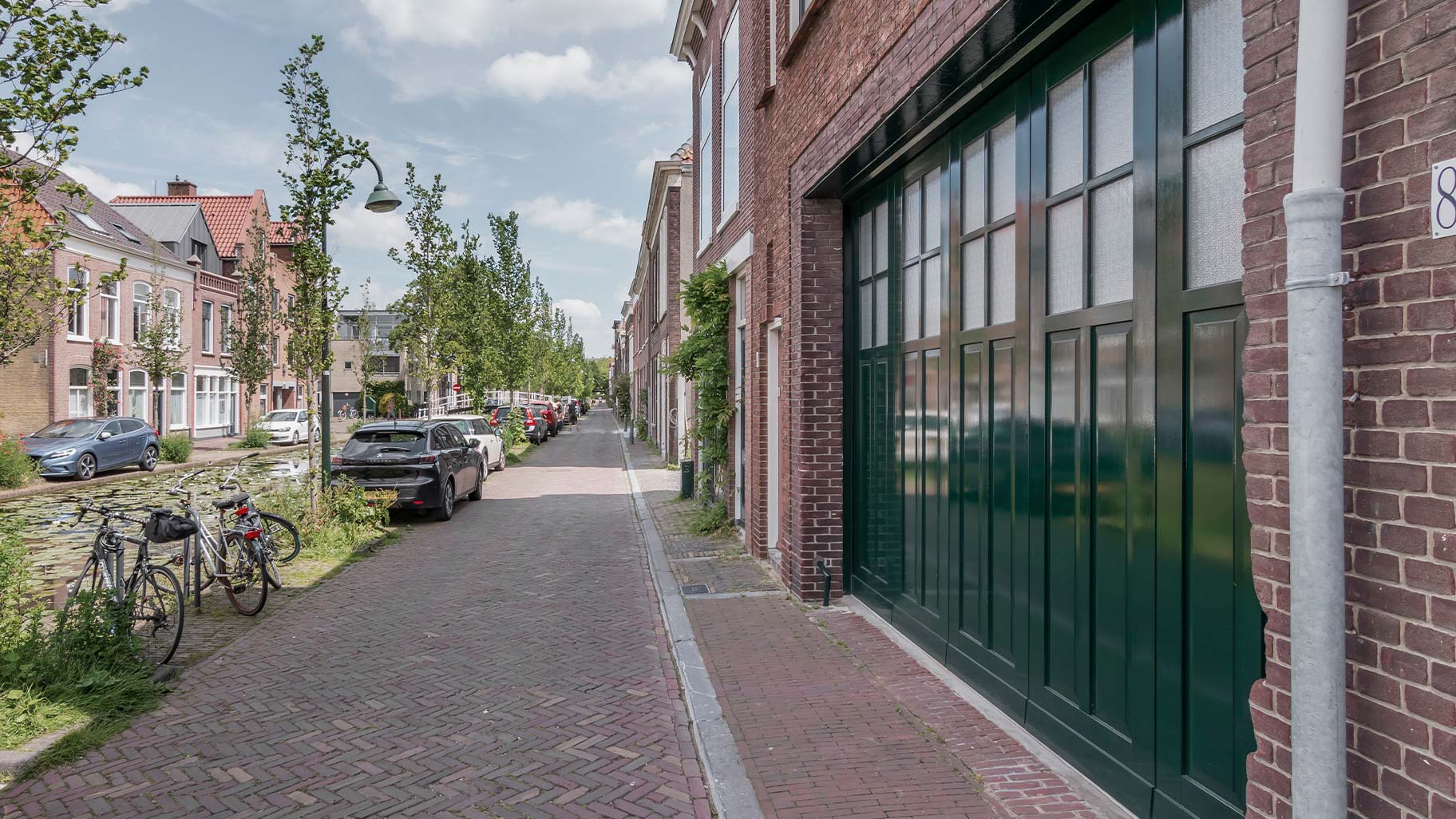 Grachtenpand delft garagedeur
