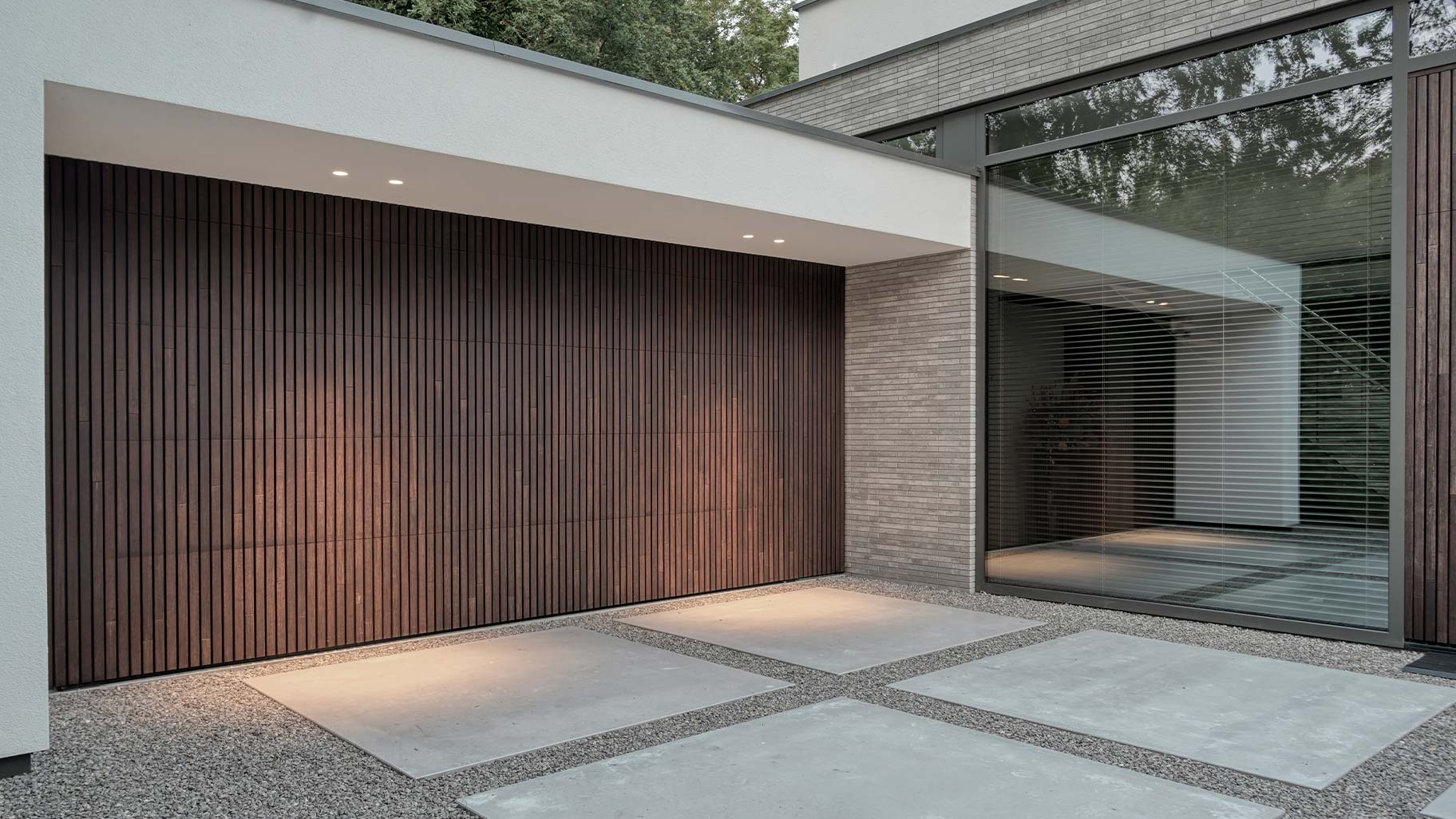 Bamboe garagedeur Different Doors