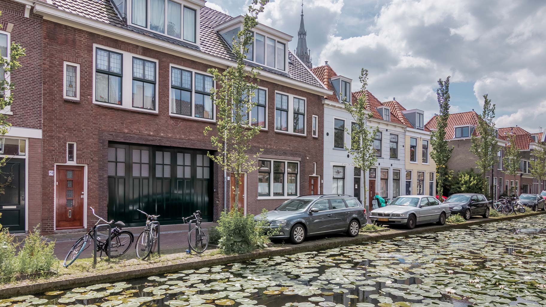 Grachtenpand delft garagedeur