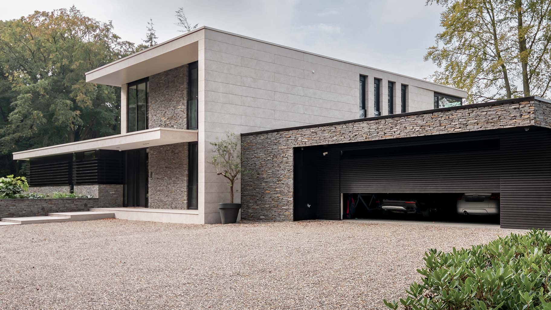 Houten sectionaaldeur Different Doors