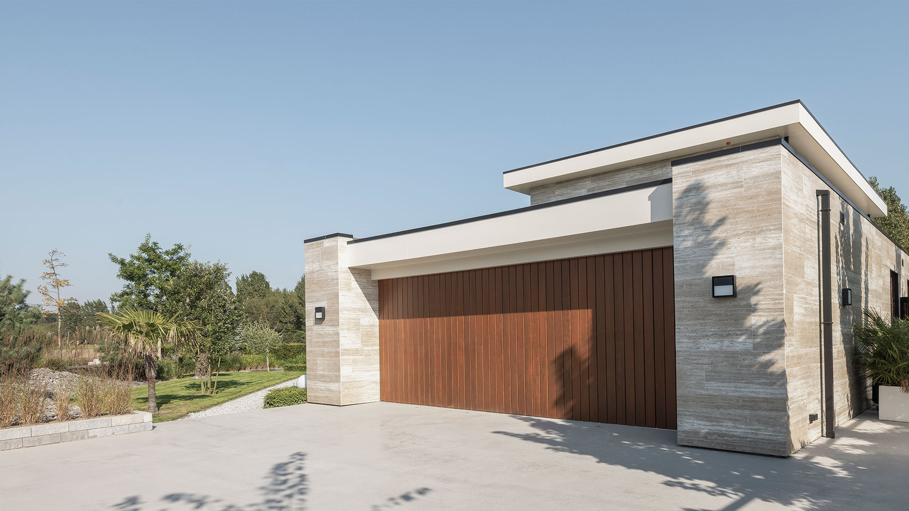 Zijwaartse garagedeur Different Doors