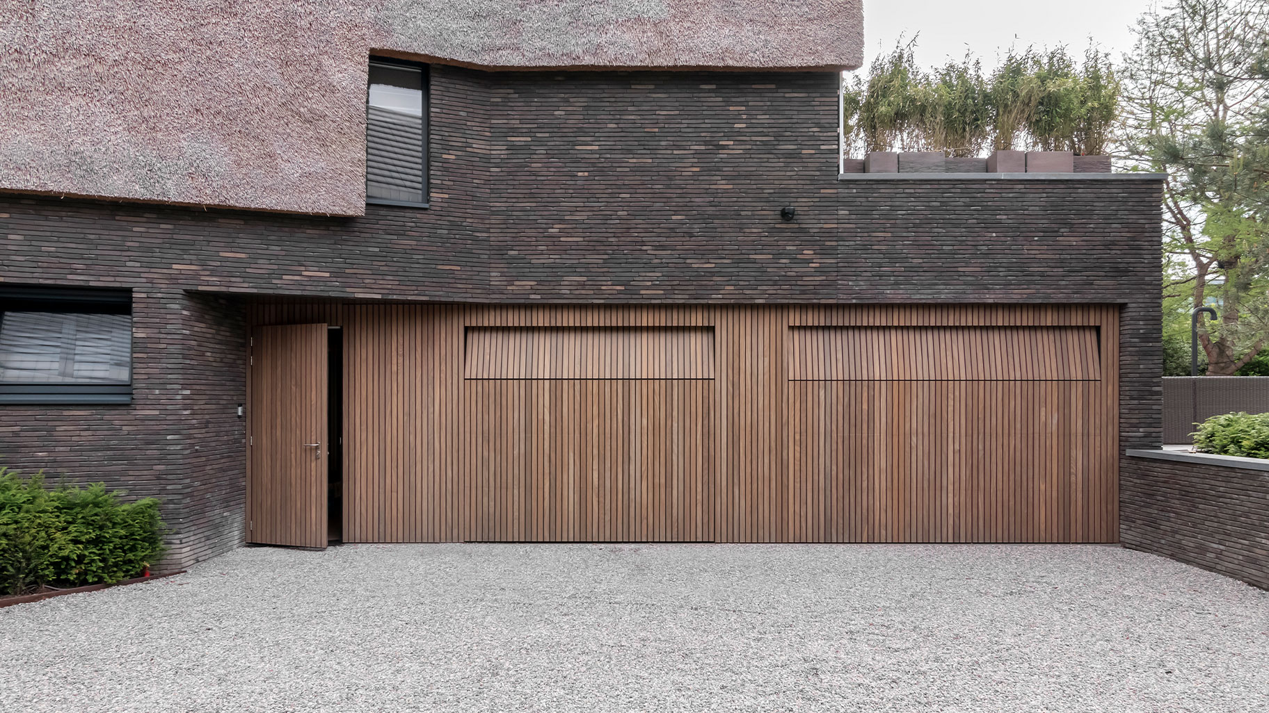 garagedeur-met-gevelbekleding-different-doors