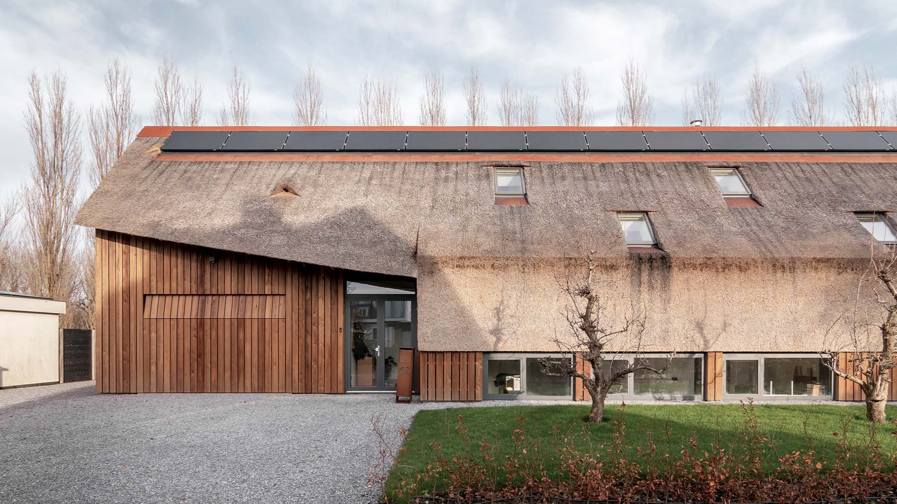 gevelbekleding-en-garagedeur-different-doors