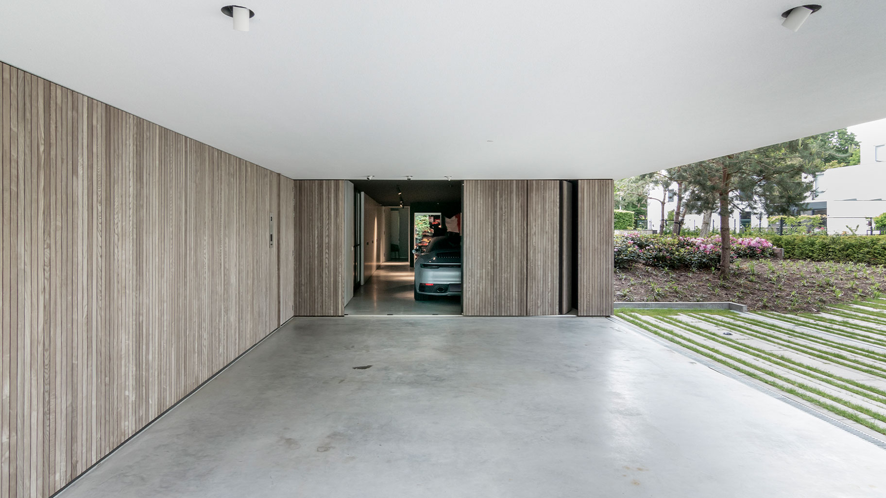 houten-garagedeur-zijwaarts