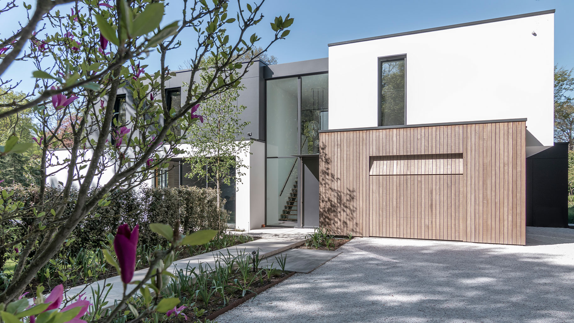 villa- onzichtbare garagedeur