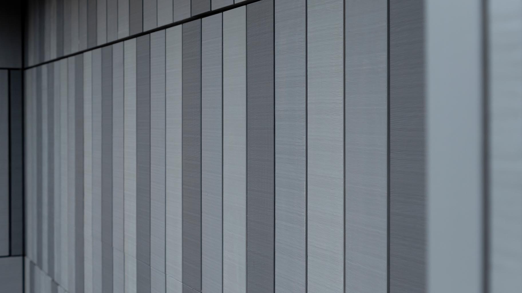 Accoya houten sectionaaldeur met verticale latten