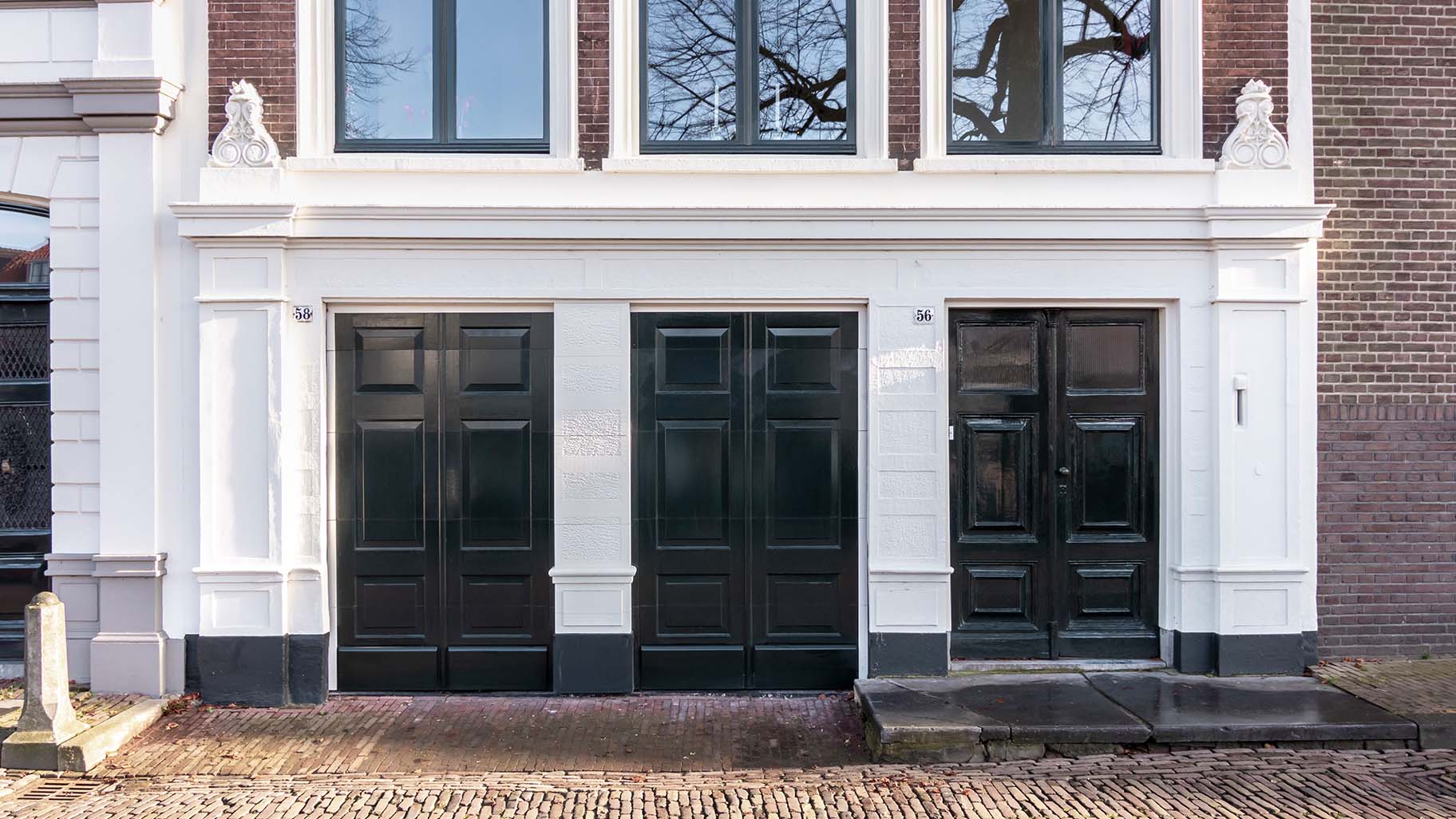 monumentaal pand gorinchem nederland garagedeur different doors
