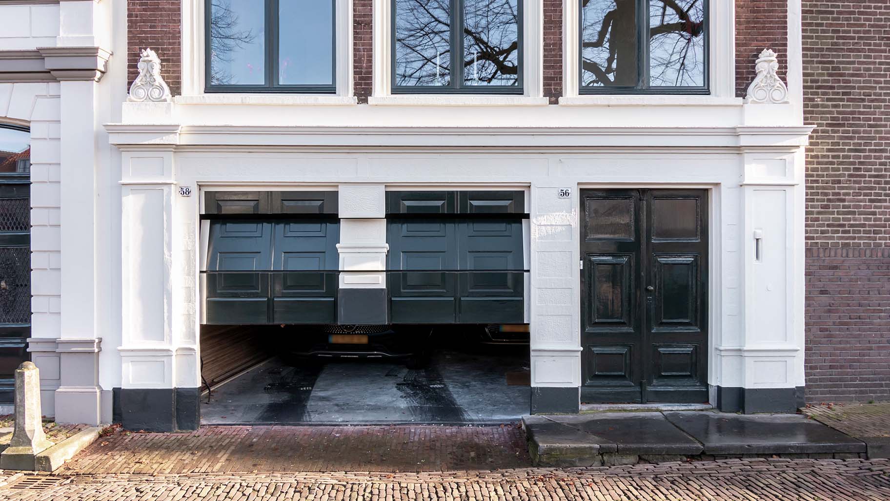 monumentaal pand gorinchem nederland garagedeur different doors