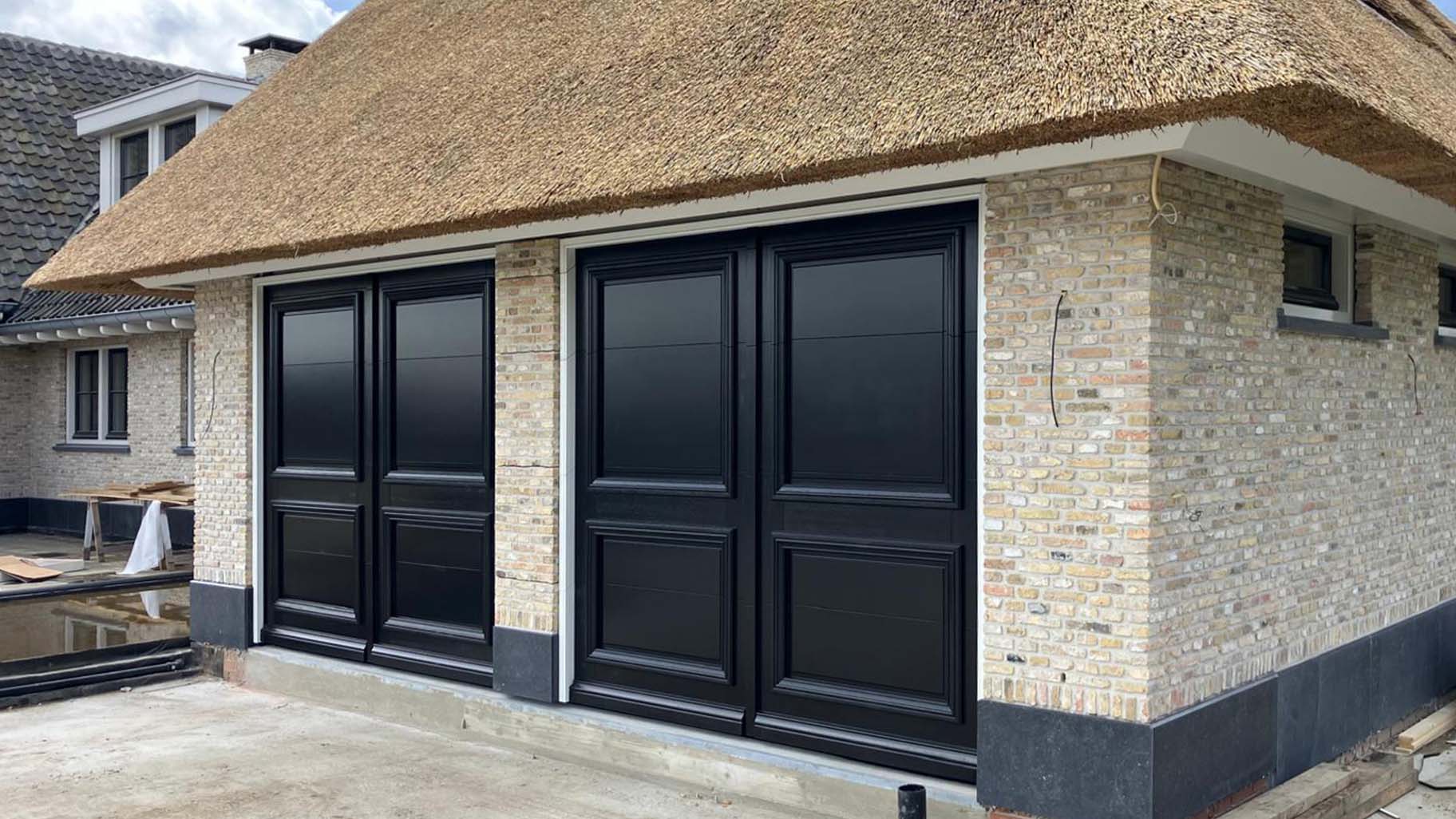 garagedeur steenstrips en kolom van different doors