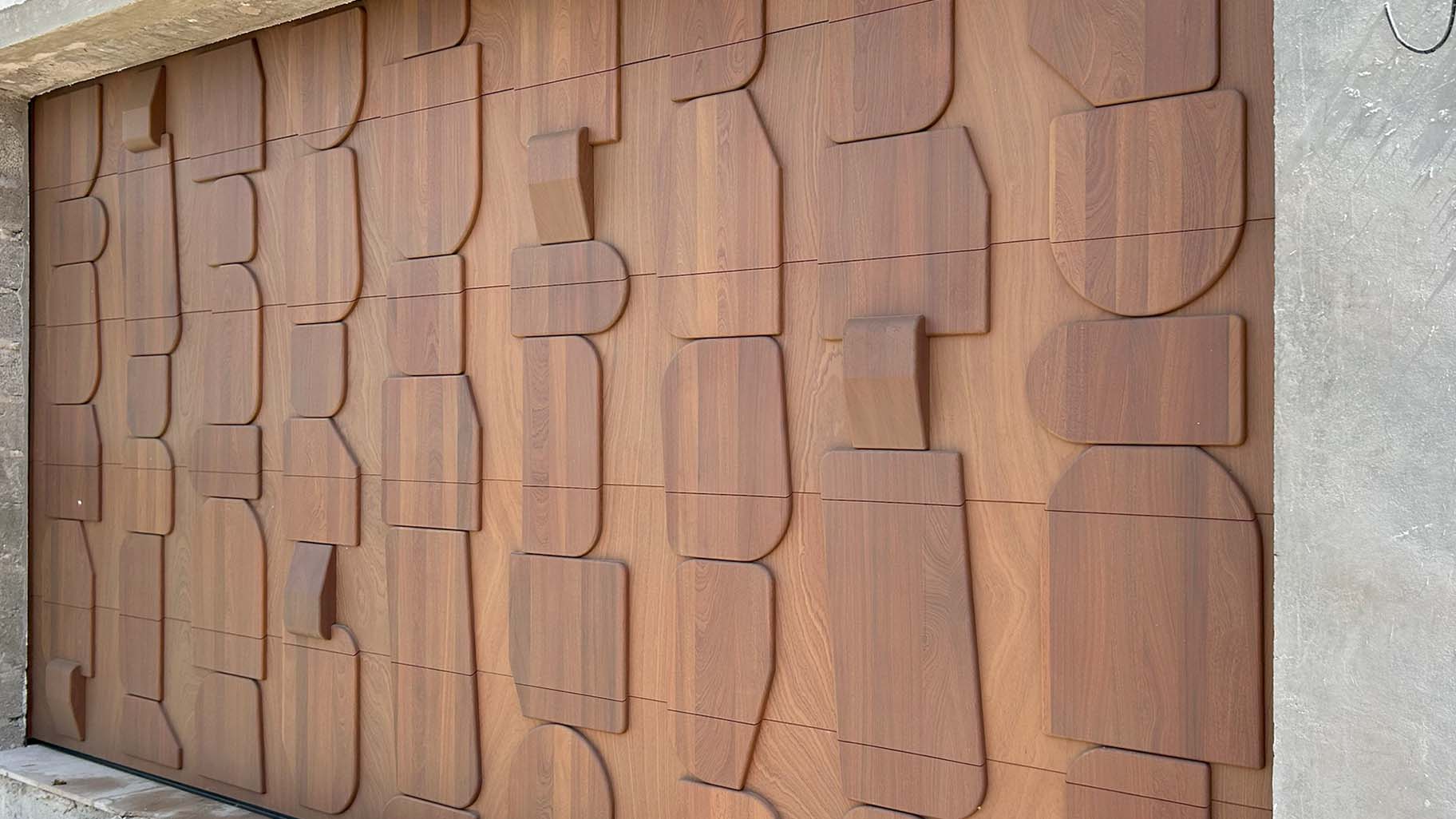 Mahonie garagedeur Different Doors