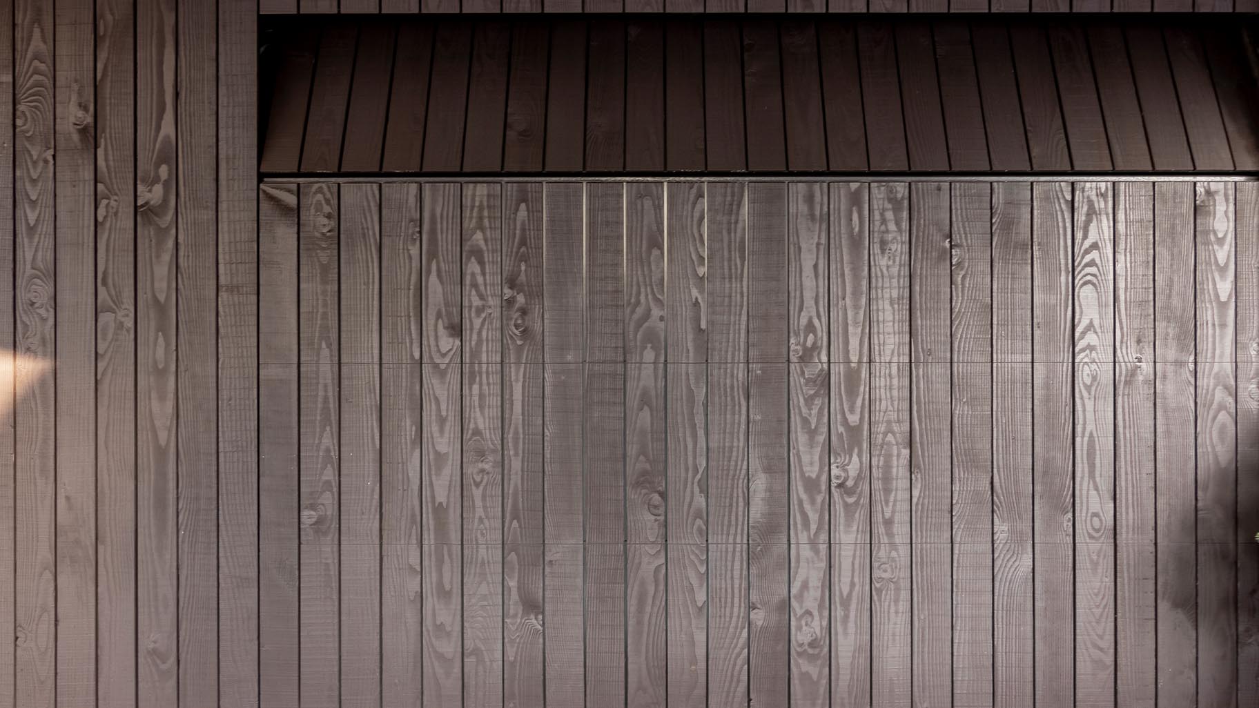 Houten garagedeur horizontale planken