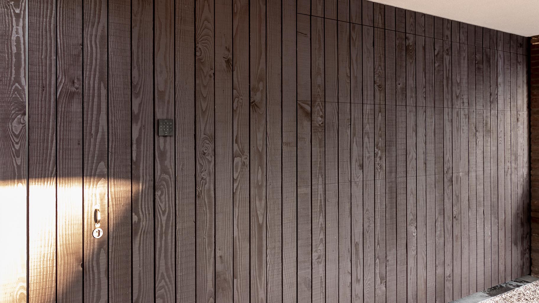 Op maat gemaakte garagedeur van Douglas hout