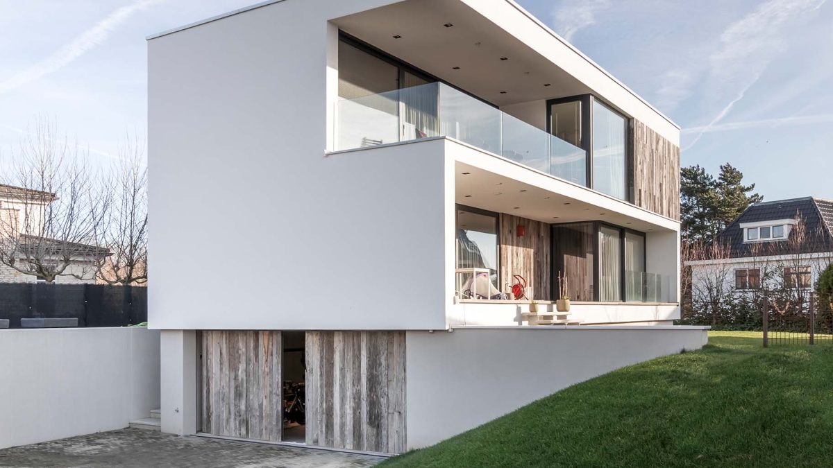 dubbele zijwaartse garagedeur vervaardigd uit gerecycled Barnwood