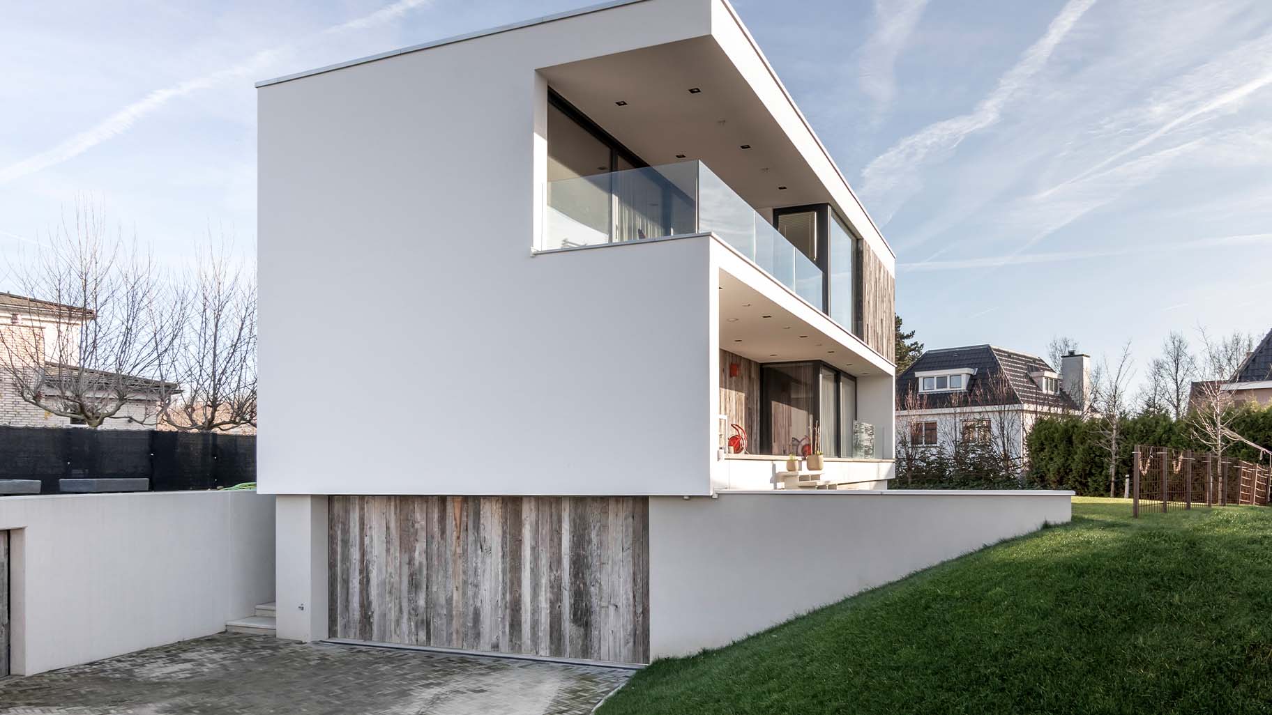 Door Different Doors gemaakte dubbele zijwaartse garagedeuren van Barnwood