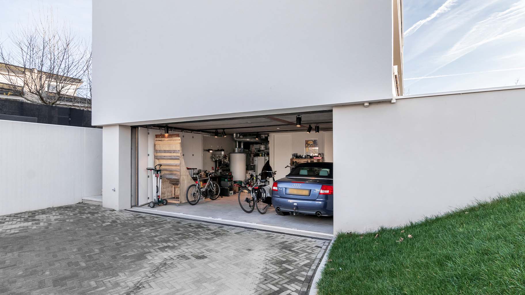 dubbele zijwaartse garagedeur vervaardigd uit gerecycled Barnwood