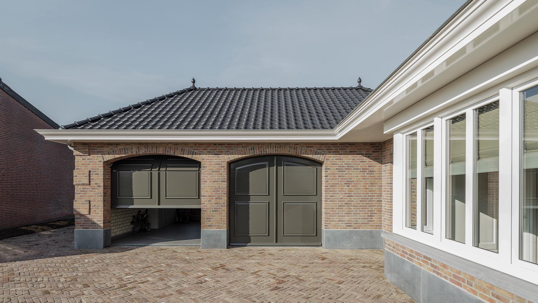 Houten garagedeur klassieke stijl