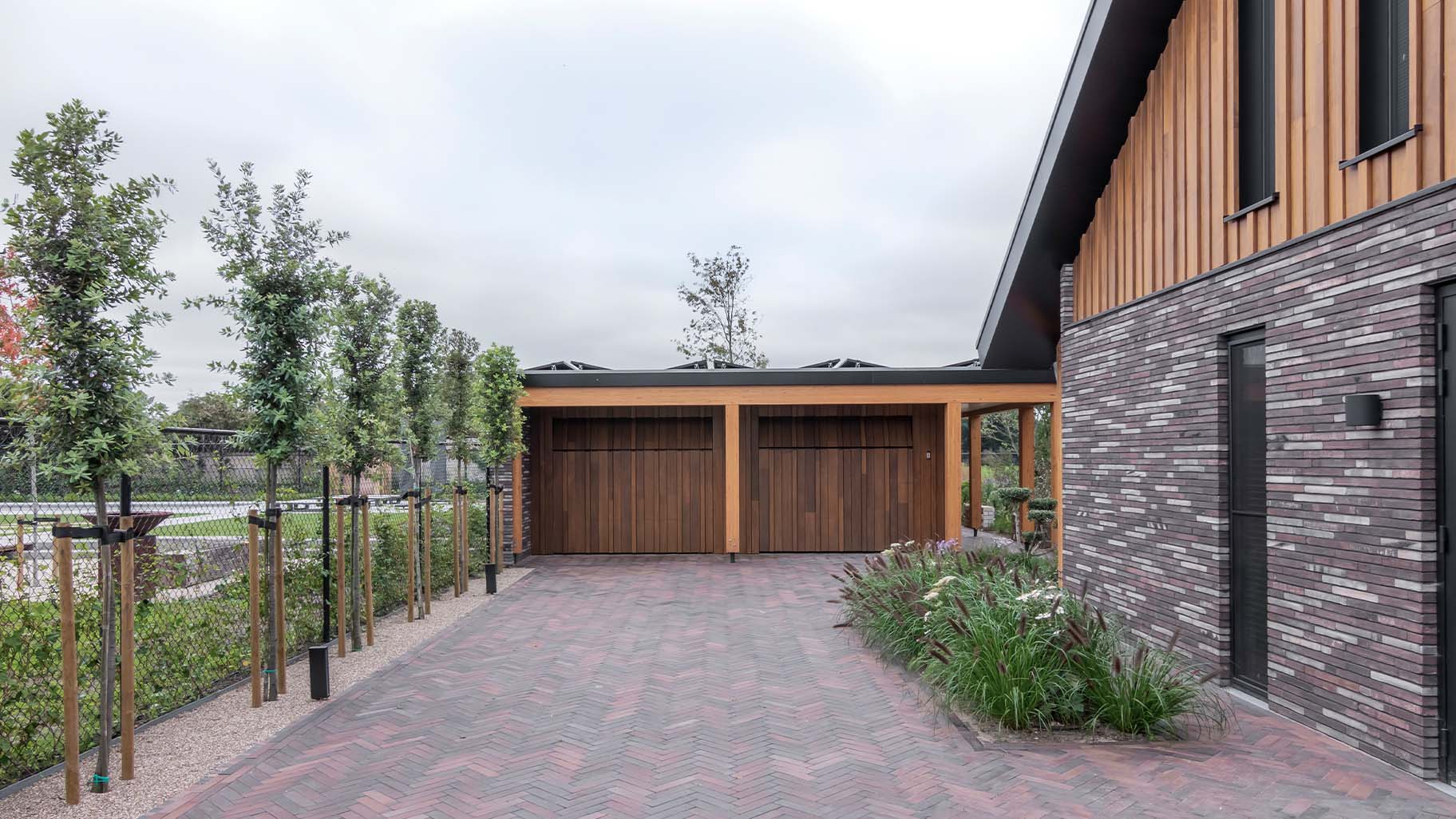 Elektrische houten garagedeuren