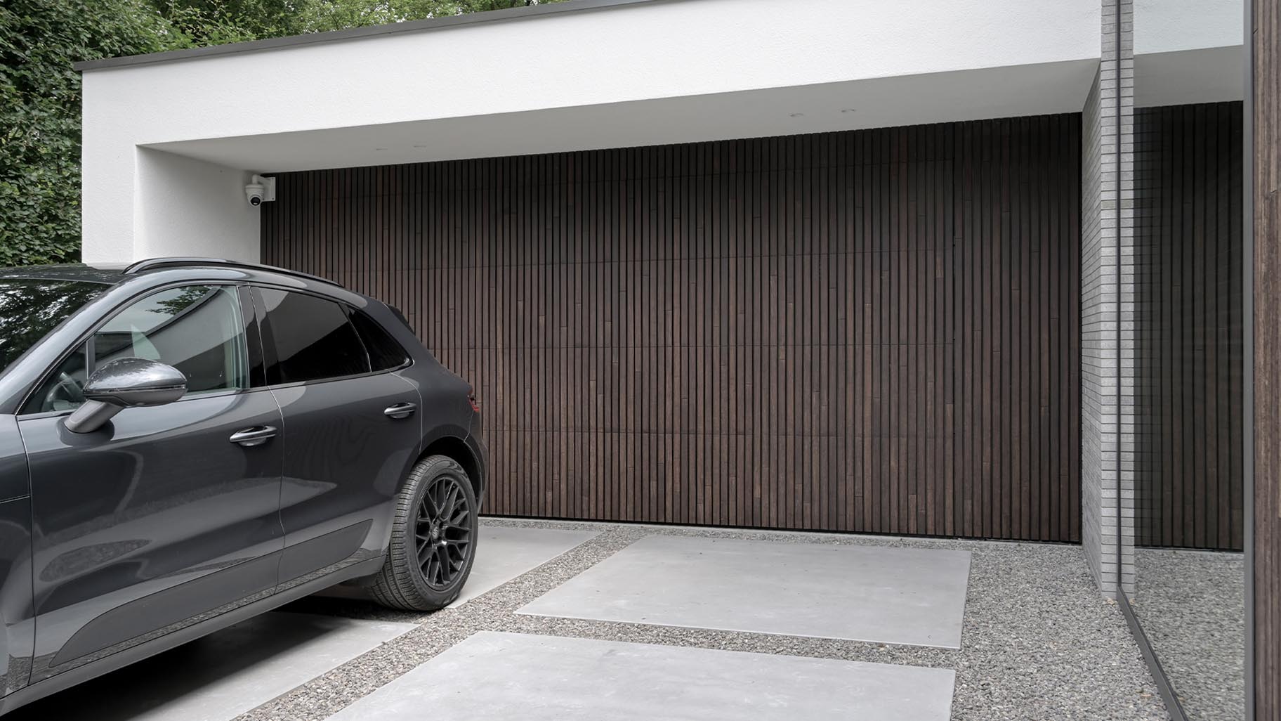 Different Doors garagedeur en voordeur van MOSO® Bamboo