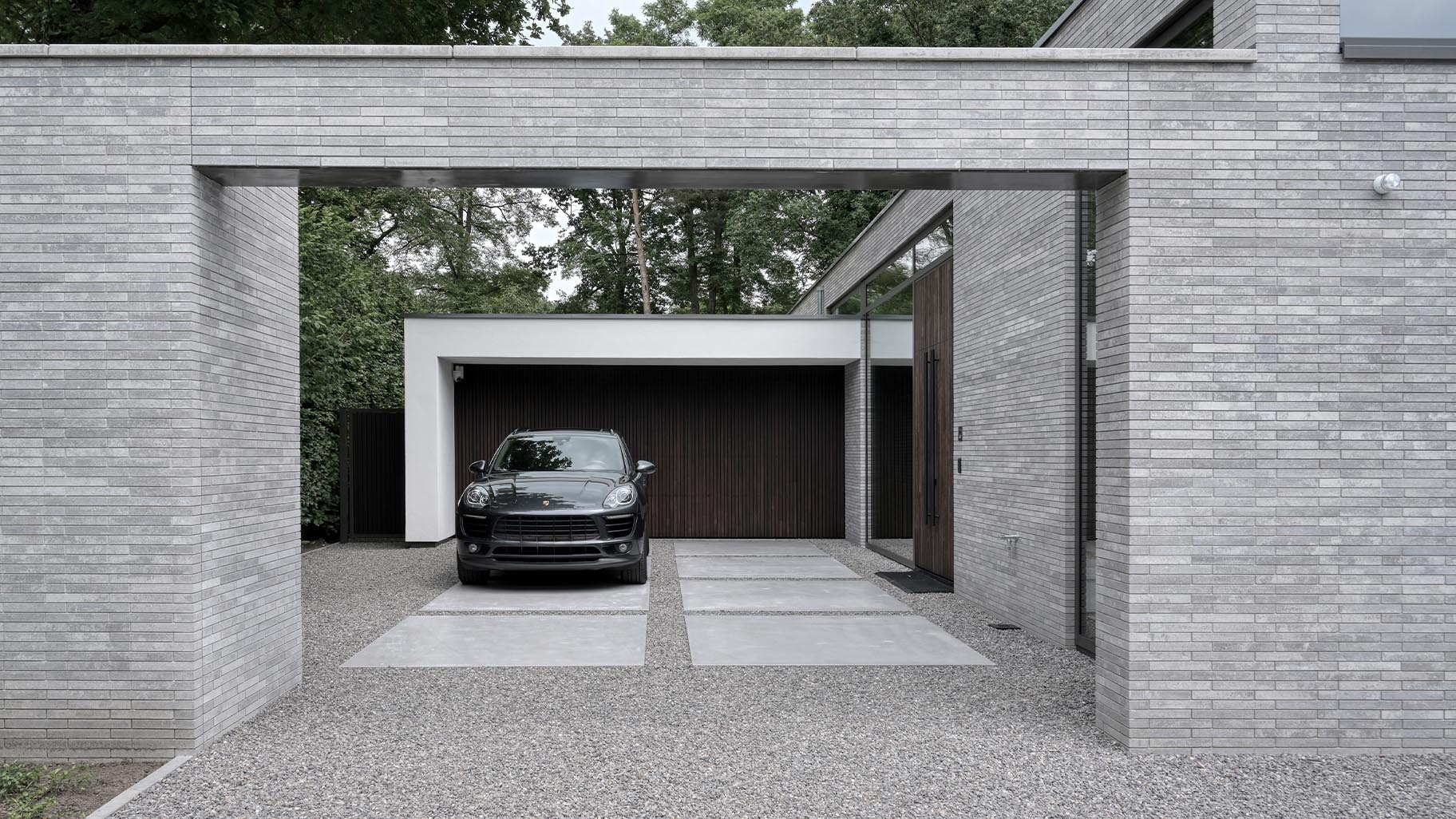 Different Doors garagedeur en voordeur van MOSO® Bamboo