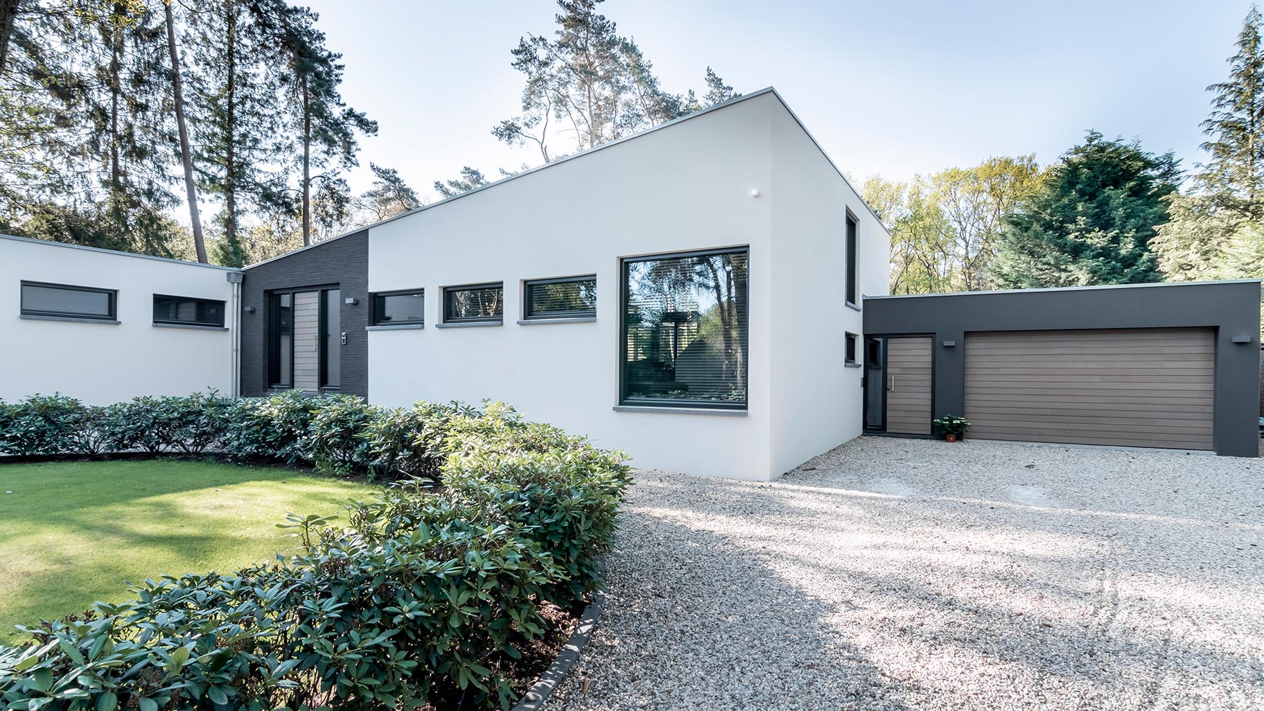 Garagedeur jaren 70 bungalow - Different Doors