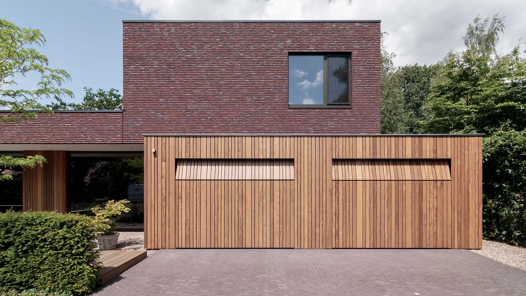 Garagedeur met gevelbekleding