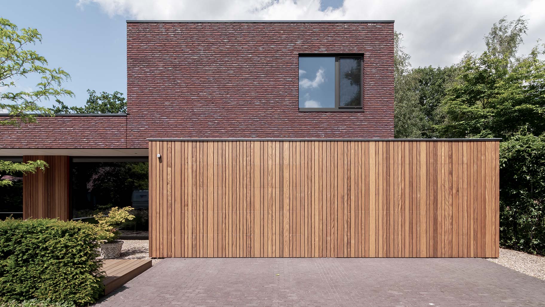 Garagedeur met gevelbekleding