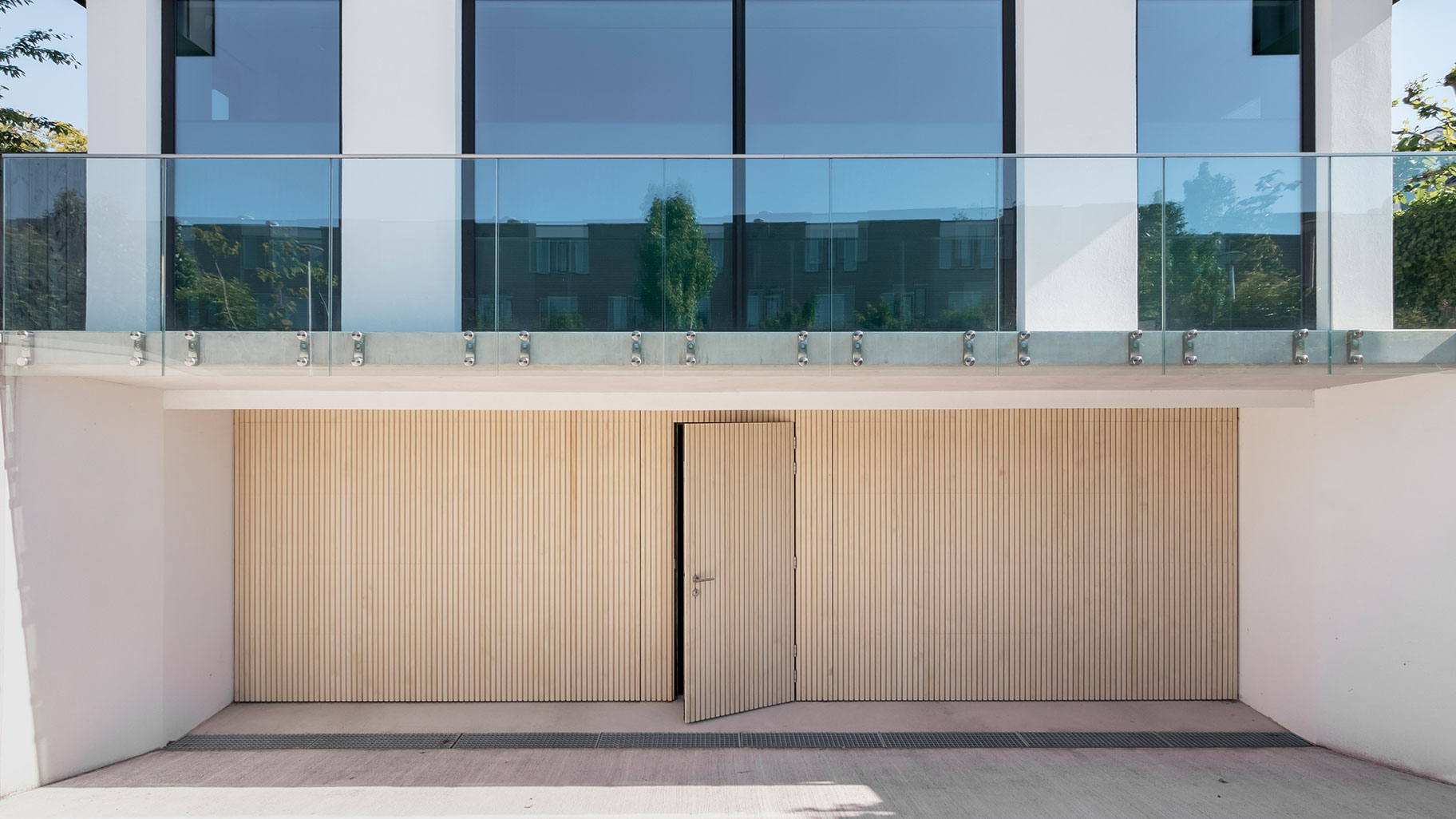 Garagedeur met loopdeur