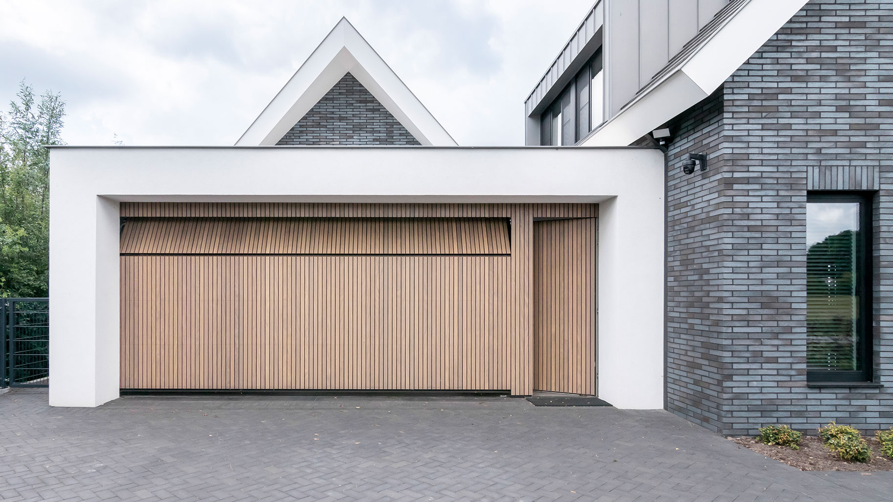 Garagedeur met loopdeur
