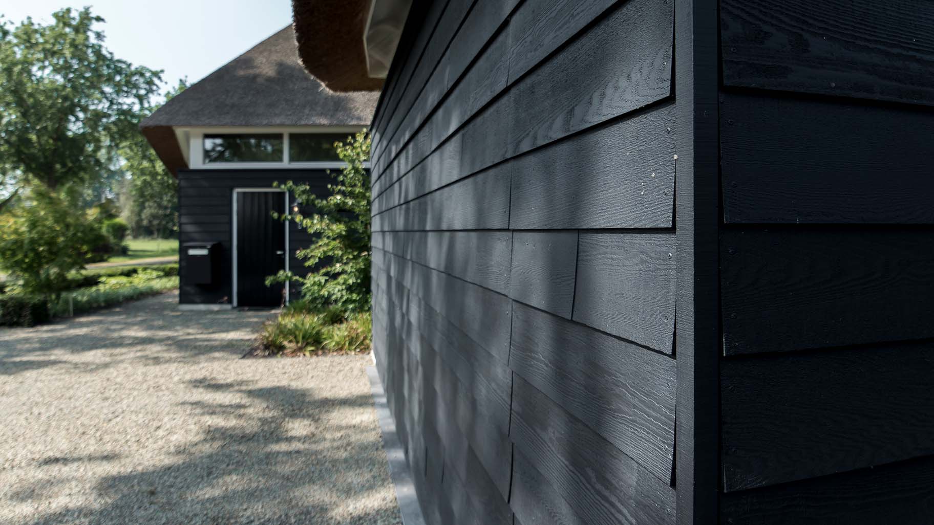 Gepotdekselde houten garagedeur rabat - Different Doors