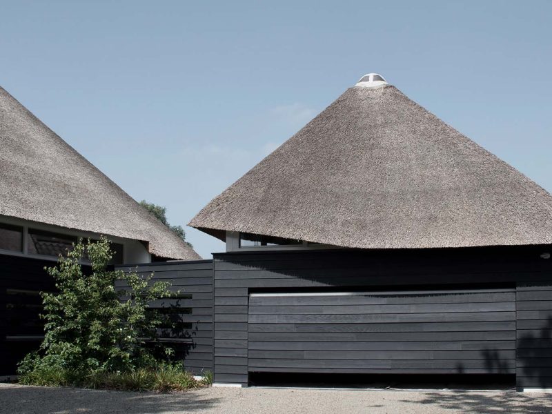 Gepotdekselde houten garagedeur rabat - Different Doors