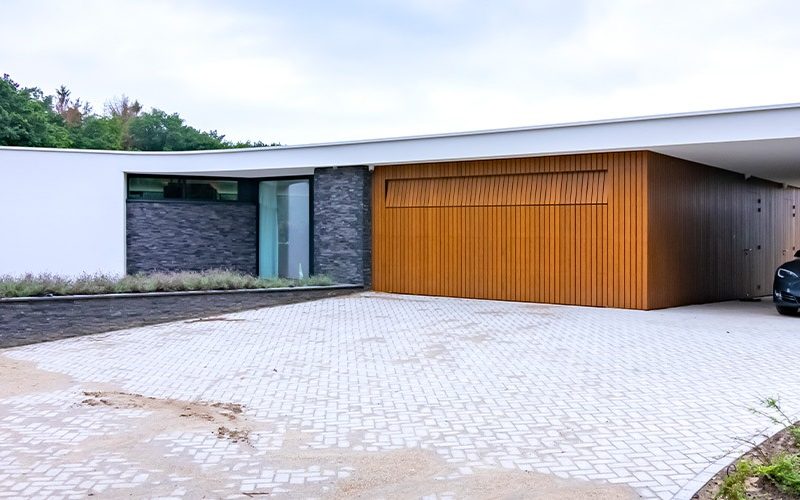 Garagedeur voor nieuwbouw woning