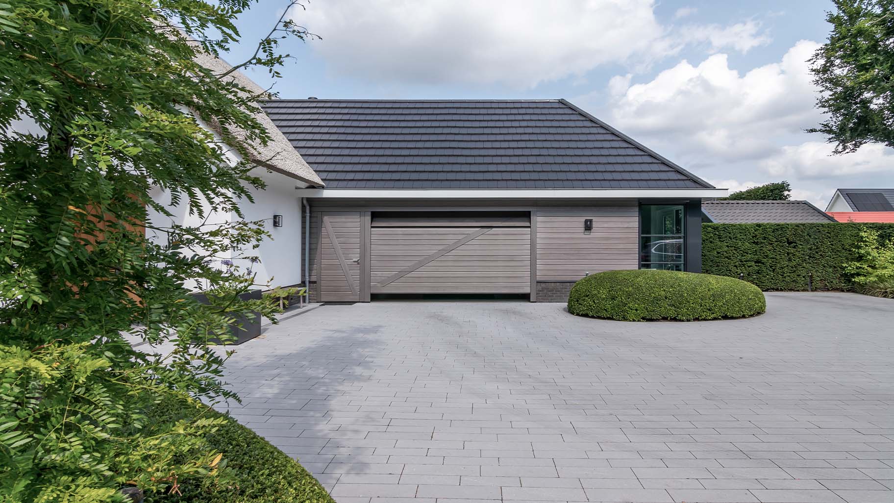 Houten sectionaaldeur horizontale latten