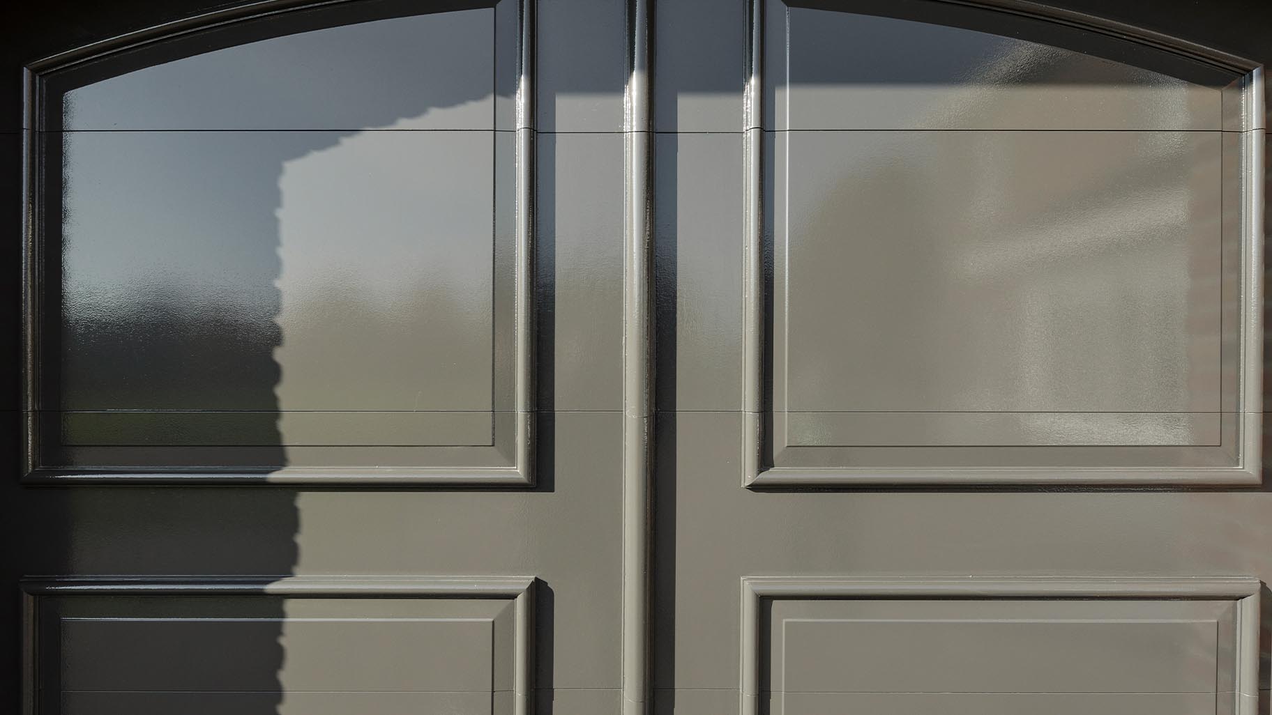 Houten garagedeur klassieke stijl