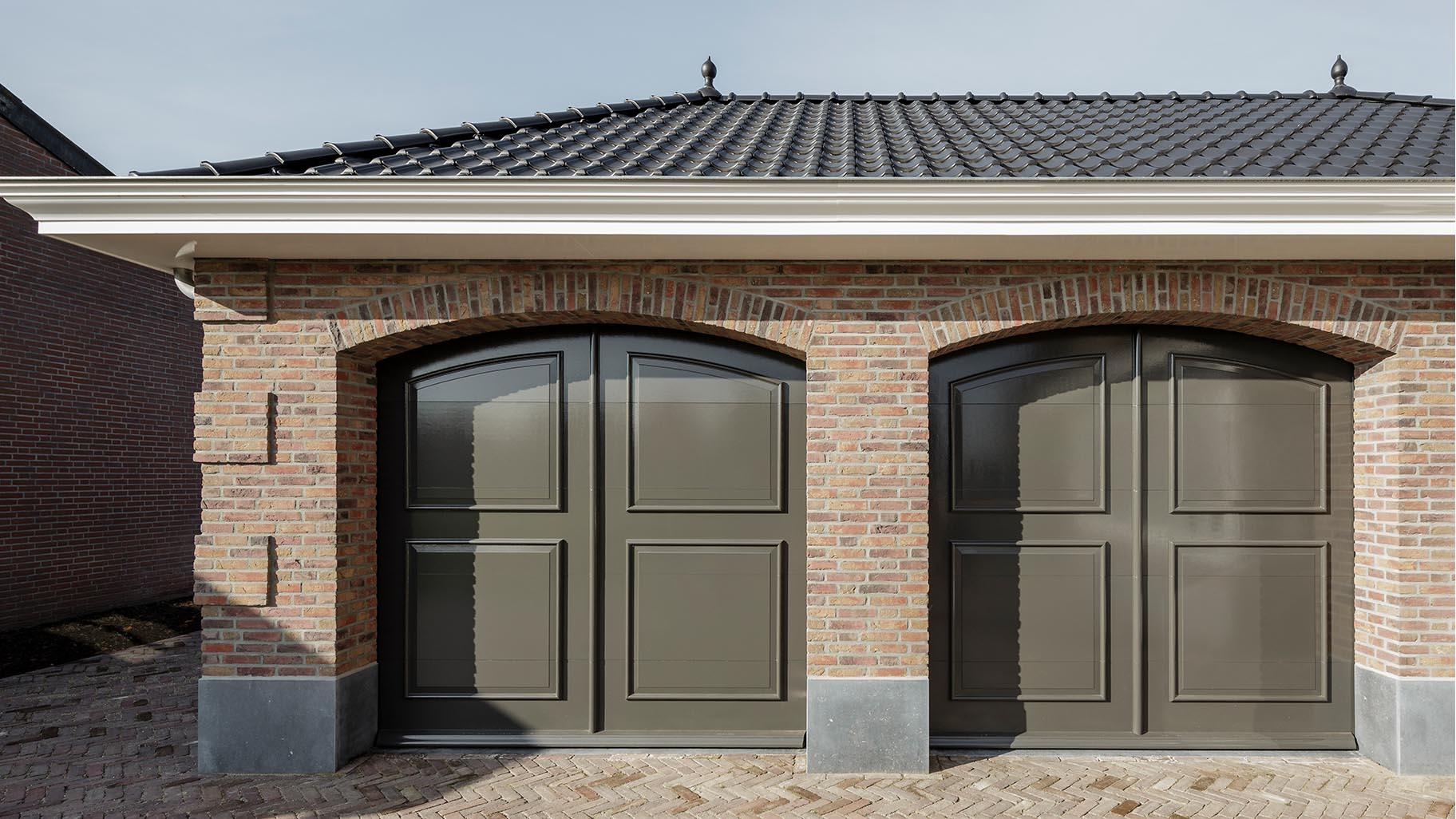 Houten garagedeur klassieke stijl