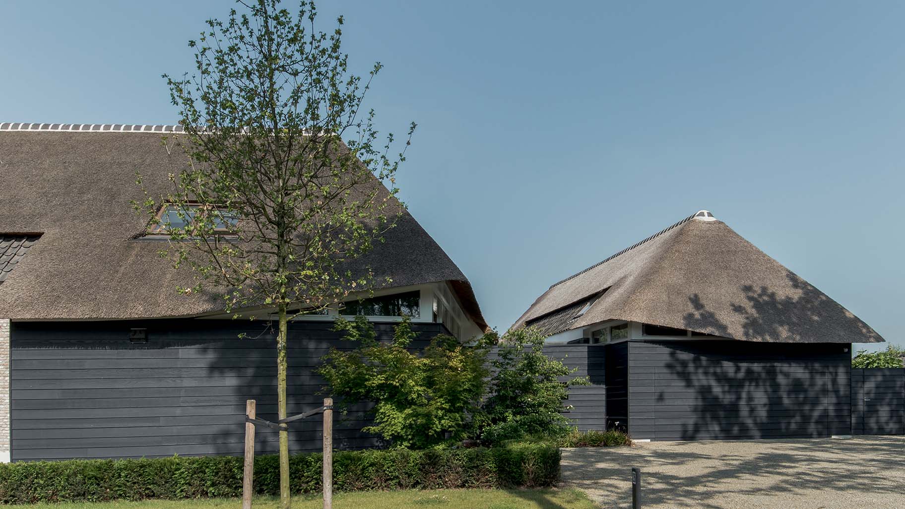 Gepotdekselde houten garagedeur zweeds rabat