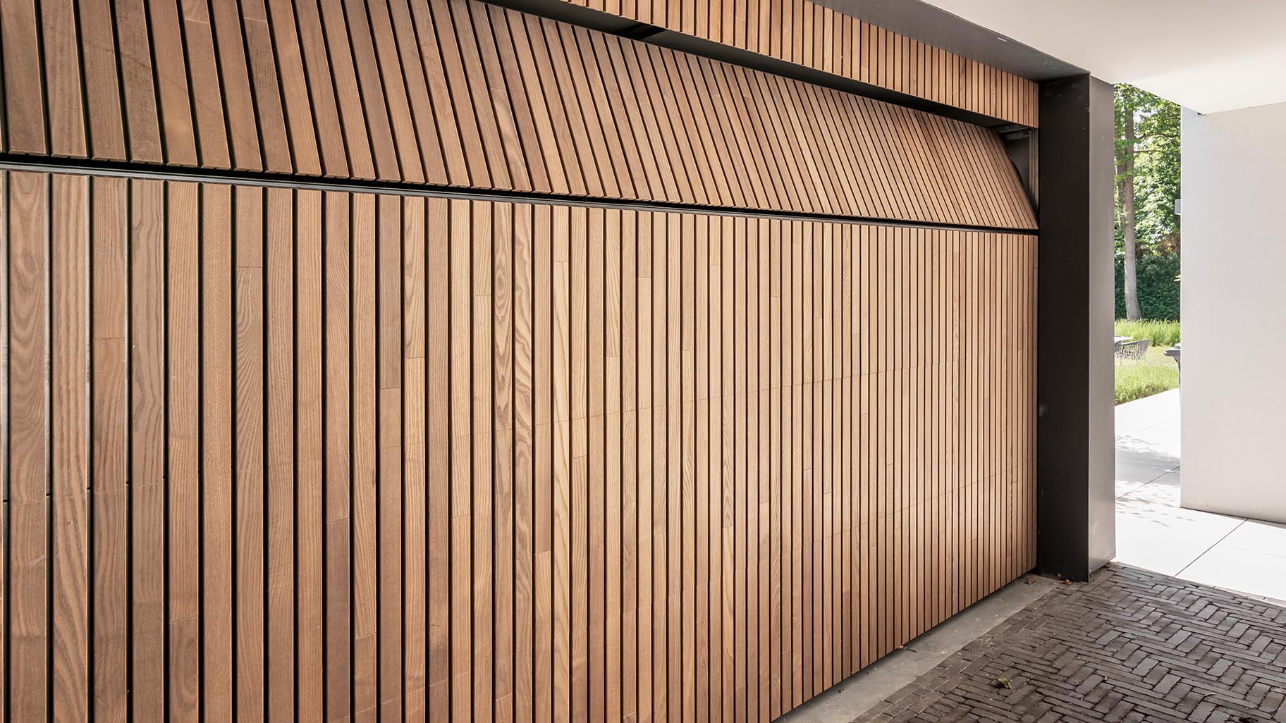 Houten sectionaaldeur Essenhout