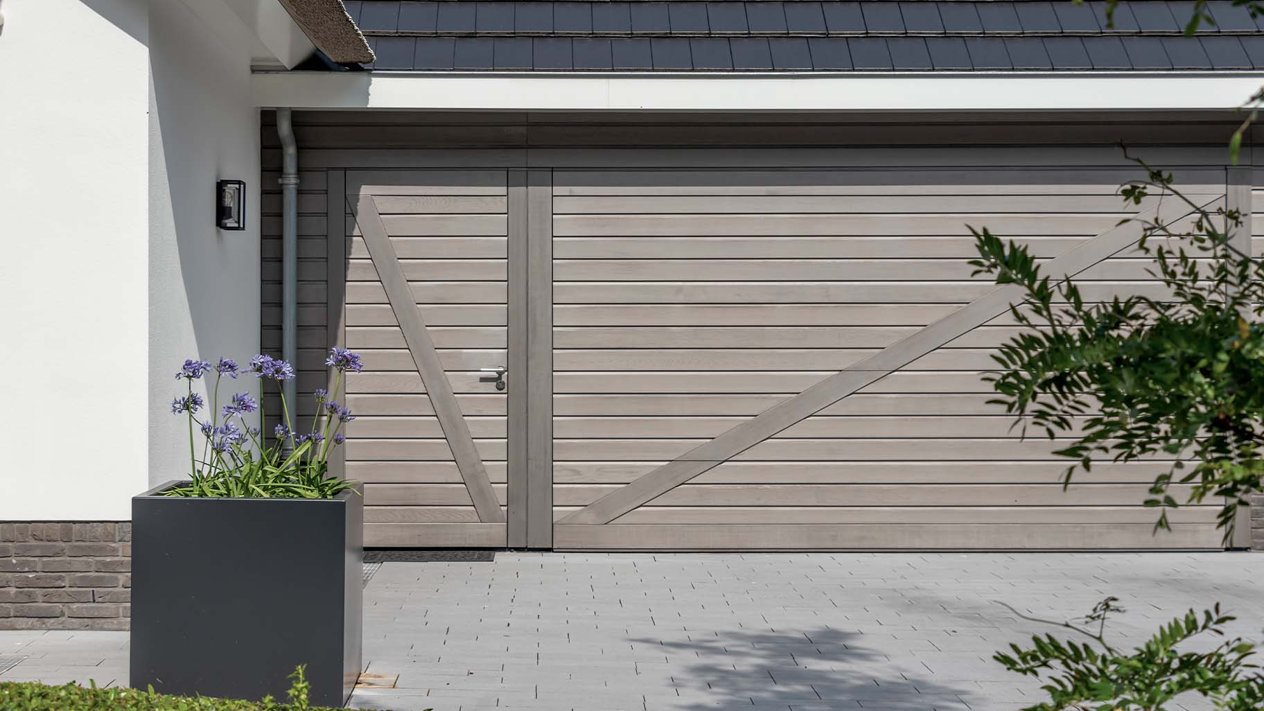 Houten sectionaaldeur horizontale latten