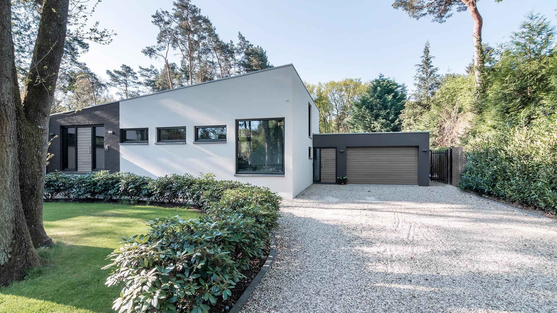 Garagedeur jaren 70 bungalow - Different Doors