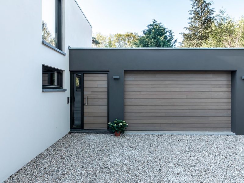 Jaren 70 woning - Garagedeur, voordeur en loopdeur in een stijl