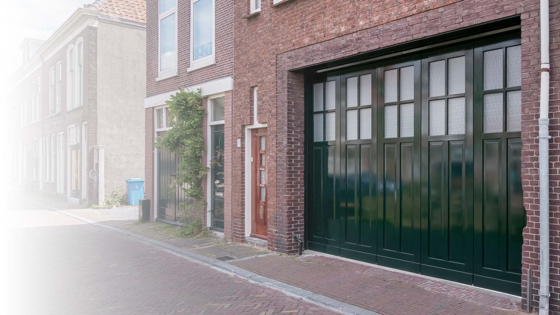 Klassieke zijwaartse garagedeur