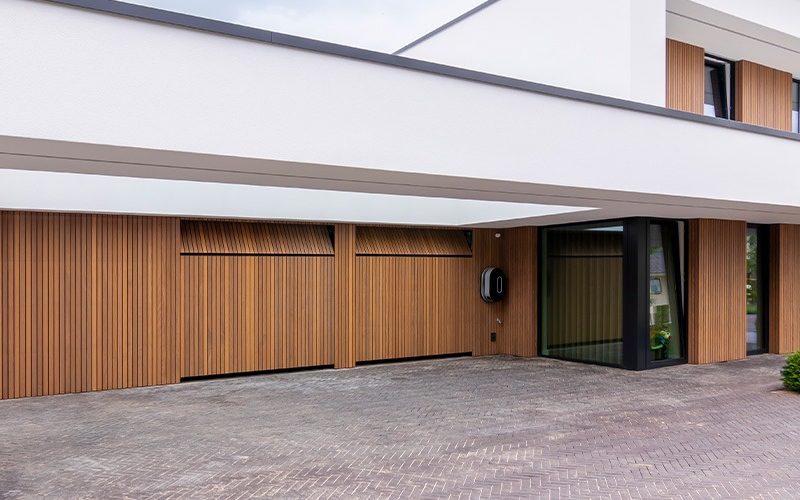 Houten garagedeuren op maat gemaakt