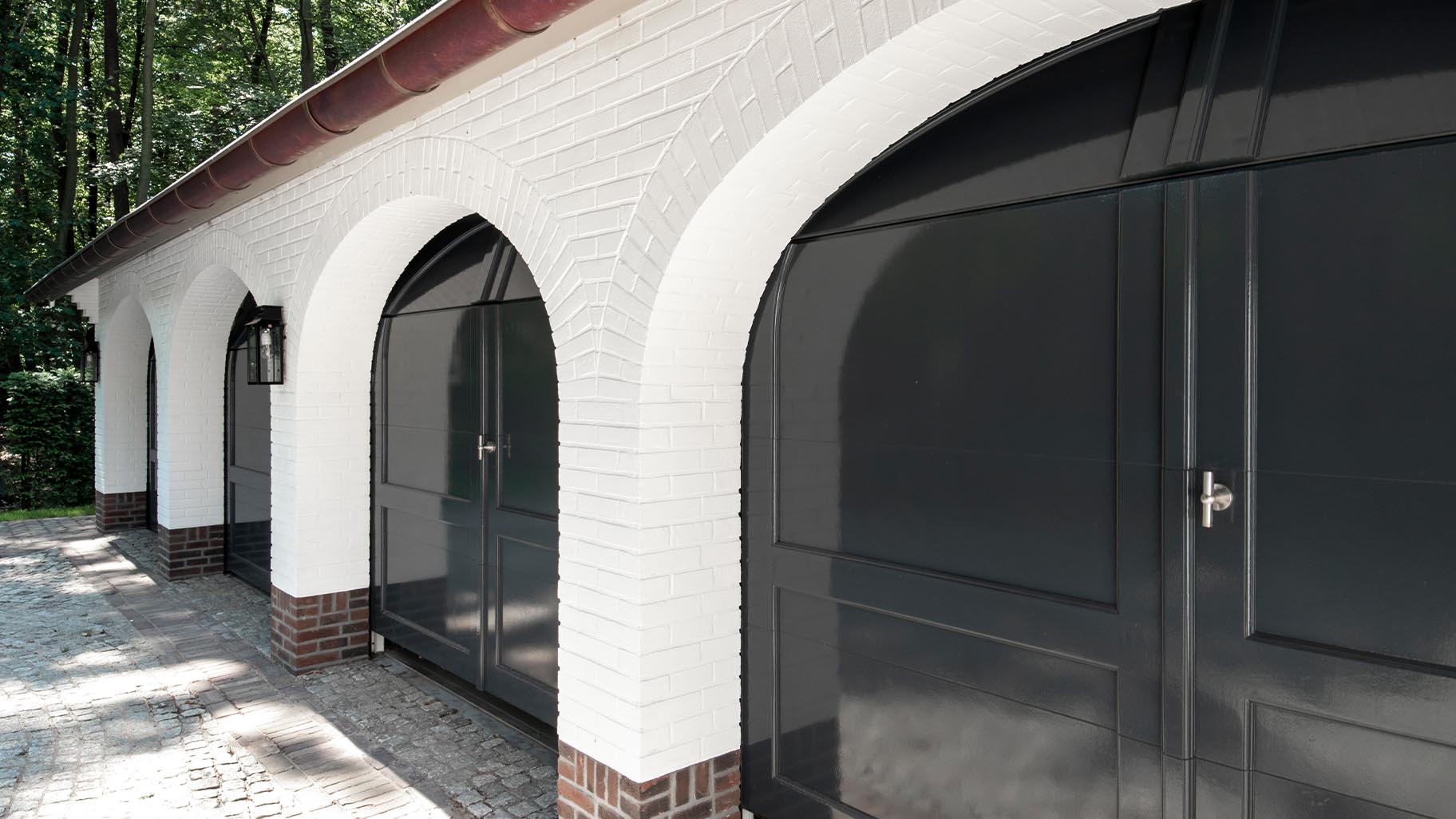 Openslaande deuren als elektrische sectionaaldeur