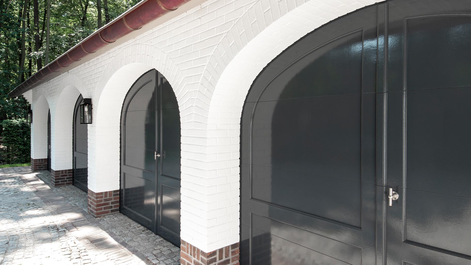 Openslaande deuren als elektrische sectionaaldeur