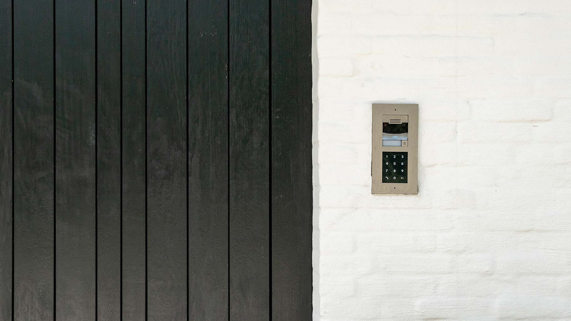 Voordeur met elektrisch motorslot