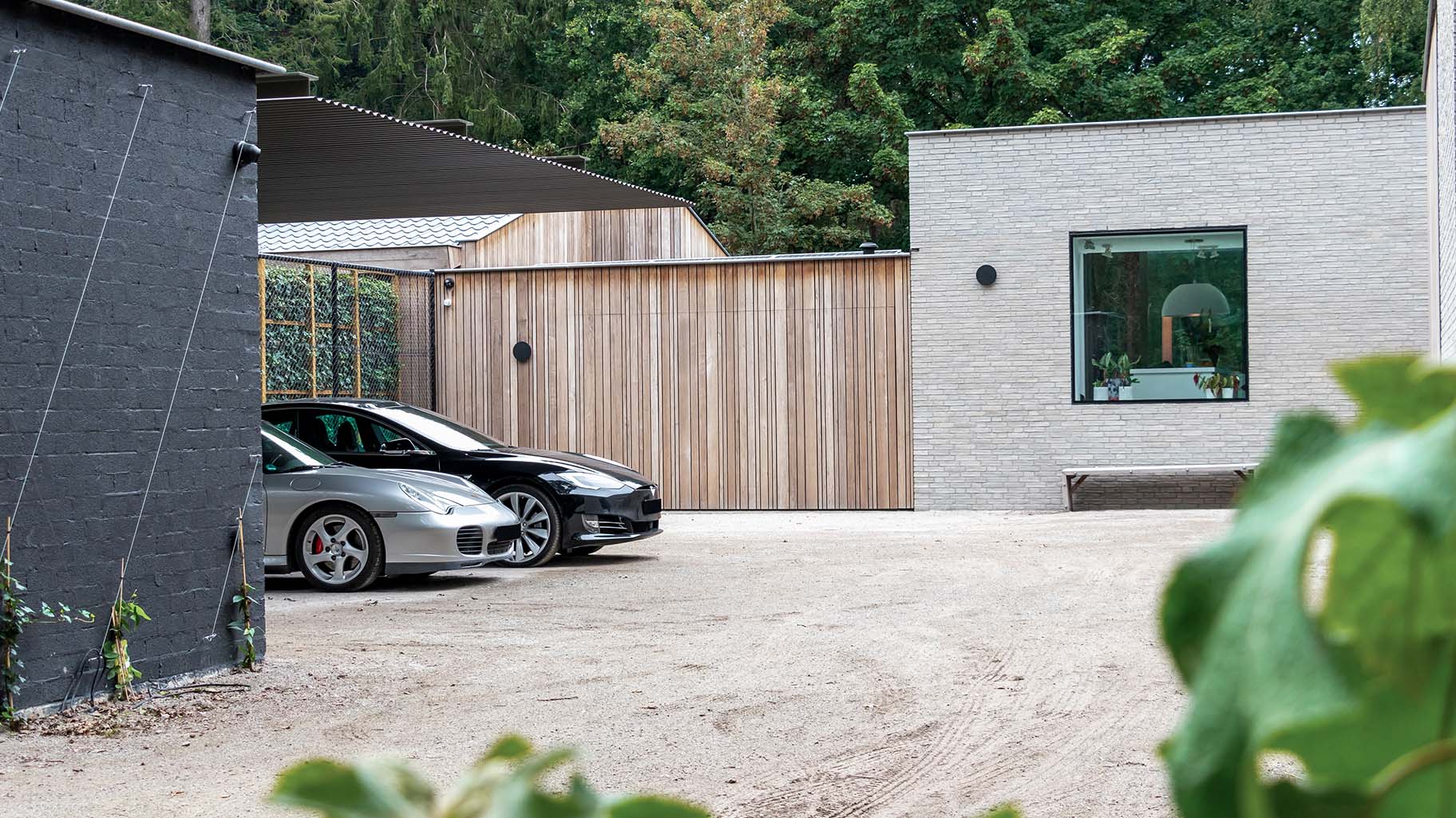 Zijdelingse houten garagedeur different doors