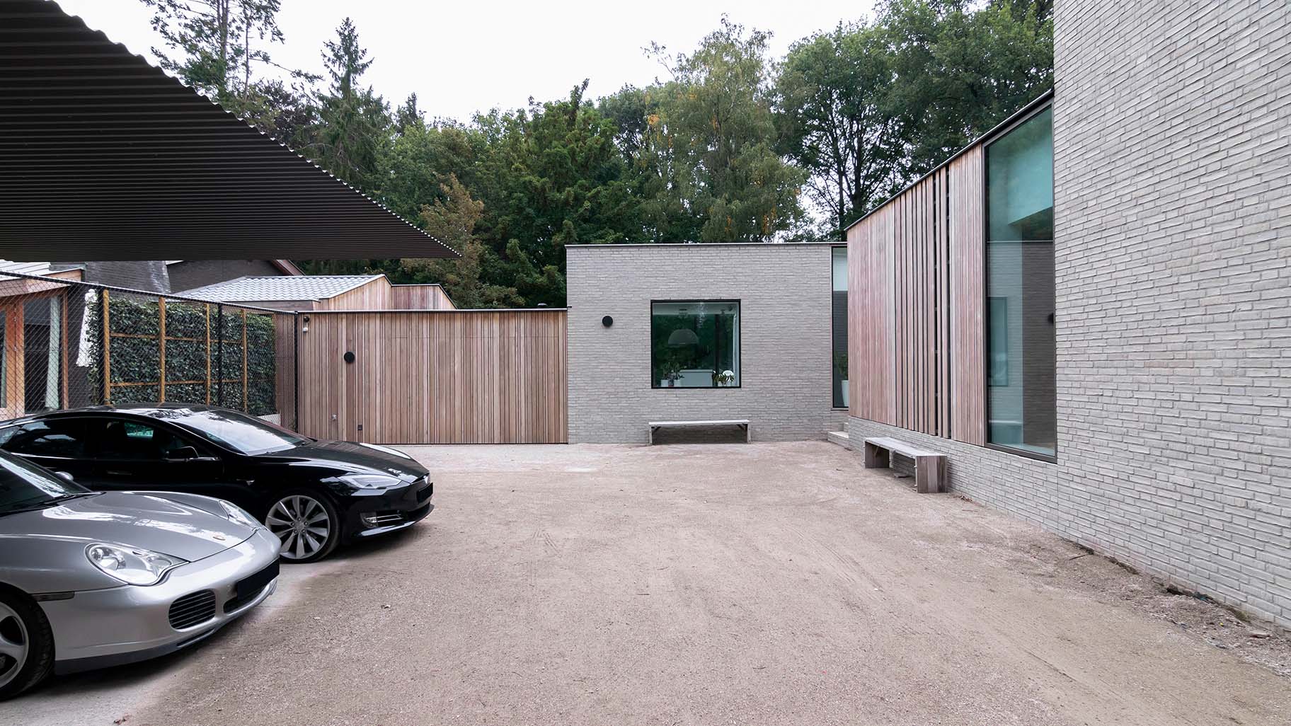 Zijdelingse houten garagedeur different doors