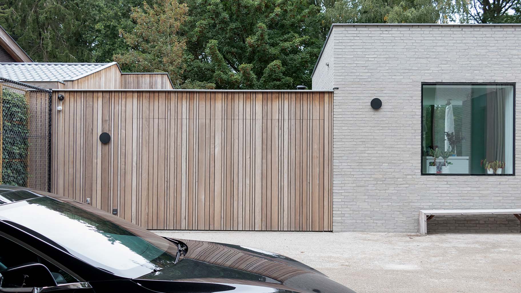 Zijdelingse houten garagedeur different doors