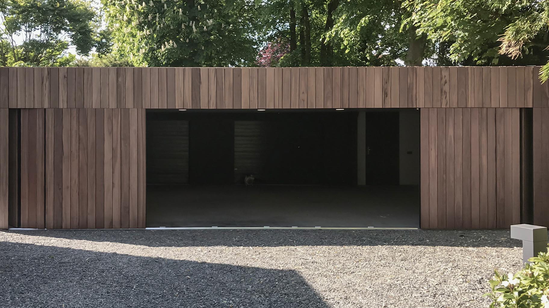 Zijwaartse garagedeuren 10m breed
